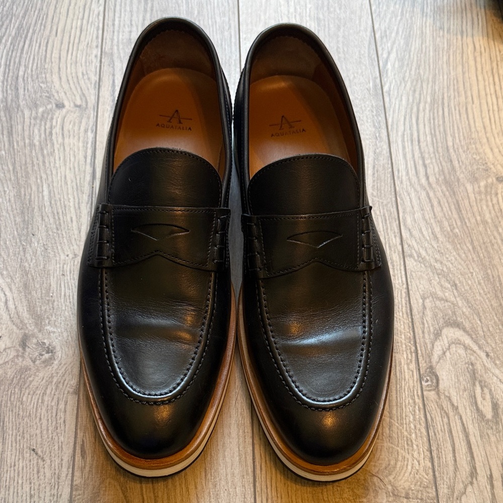 Perfect like new Aquatalia Pearson penny loafer leather waterproof 10